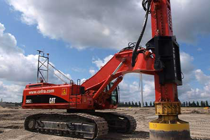 (Pile Driving Machine)
